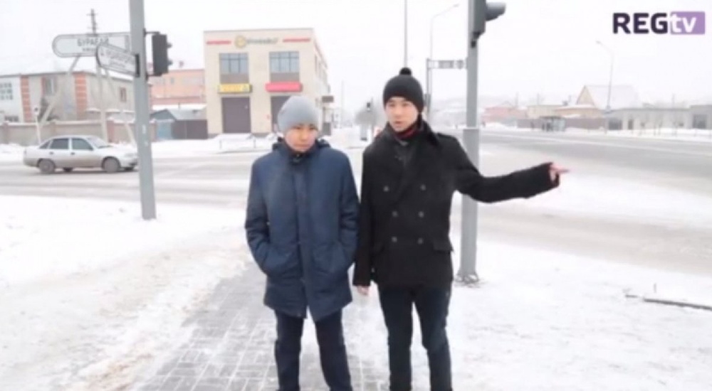 Восьмиклассники Шамгон и Алишер. Кадр из видео с сайта regtv.kz