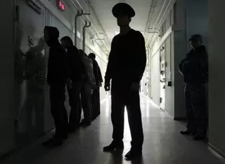 Из-за суицида заключенного в изоляторе возбуждено дело в отношении полицейского в Карагандинской области