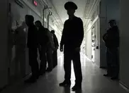 Из-за суицида заключенного в изоляторе возбуждено дело в отношении полицейского в Карагандинской области