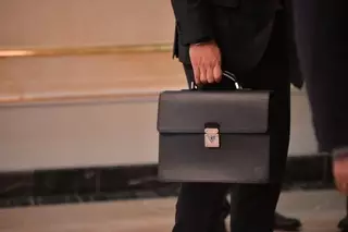 Зарплаты государственным и гражданским служащим в РК предлагают не повышать в 2015 году