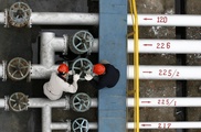 Очередное падение цен на нефть ставит под угрозу курс рубля - эксперт
