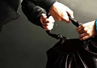 Ограбление в Актау: У девушки украли сумку с 24 миллионами тенге