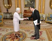 Посол РК в Британии Ержан Казыханов вручил верительные грамоты Елизавете II