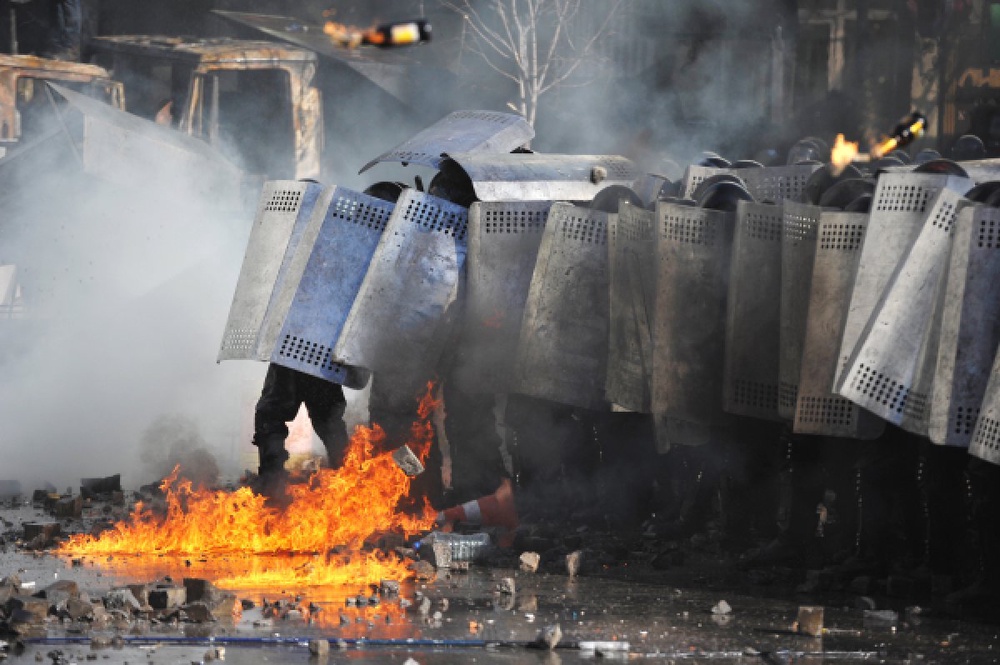 Сотрудники милиции во время столкновений с оппозицией в центре Киева 18.02.2014  Фото © РИА Новости