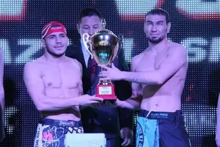 Казахстанец Тлауов победил в главном бою турнира по MMA в Капшагае
