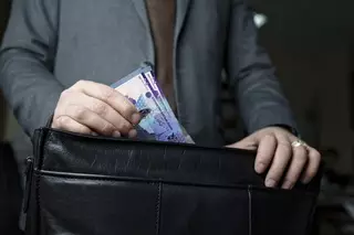 Бизнесмены Астаны указывают в налоговых декларациях нищенские зарплаты
