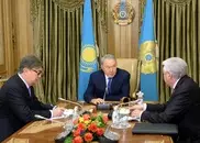 Проведение внеочередных выборов обсудил Назарбаев со спикерами палат Парламента