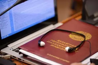 Законом не надо размахивать, как дурень дубиной - депутаты об инциденте с флагом