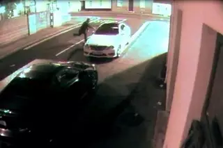 Автоугонщик вырубил себя при попытке разбить стекло автомобиля