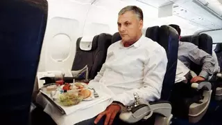 СМИ опубликовали фото казахстанца с пририсованной головой губернатора Сахалина