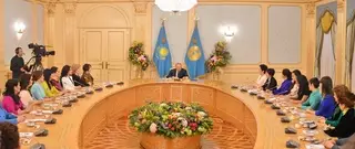 Женщины Казахстана просят Назарбаева выдвинуть свою кандидатуру на выборах