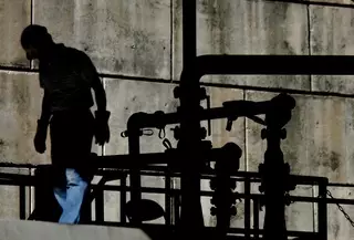 Сотрудники компании в Актау отказались выходить на работу из-за невыплаты зарплаты