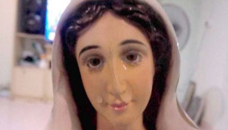 "Плачущая" Дева Мария. Фото с сайта mirror.co.uk