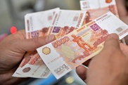 Дешевеющая нефть сдерживает укрепление курса рубля