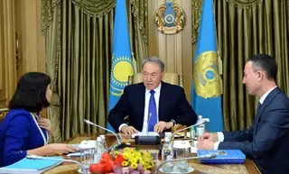 Назарбаев передал 600 тысяч долларов двум фондам