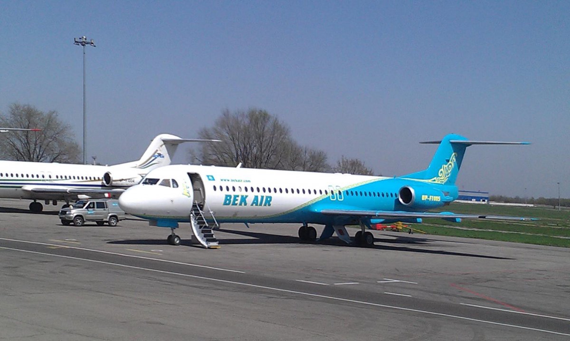 Рейсы самолет караганда. Bek Air. Казахстанские авиалинии. Авиакомпаний bek Air. Скат авиакомпания.