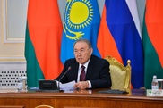 Казахстан заинтересован в территориальной целостности Украины - Назарбаев
