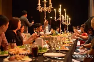 В Кыргызстане депутаты провели банкет на сцене Театра оперы и балета