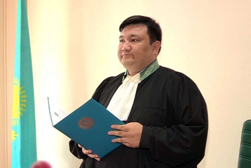 Судья межрайонного специализированного суда ЮКО Абинур Карабаев. © otyrar.kz