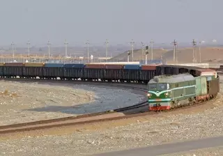 Регулярный контейнерный поезд из морского порта Ляньюньган прибыл в Алматы