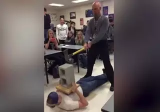 Учитель физики рисковал самым дорогим для эксперимента