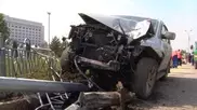 ДТП в Алматы: Внедорожник снес два фонарных столба на площади Республики