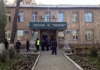 Взрыв в колледже Алматы: Родные пострадавших студентов простили учителя НВП