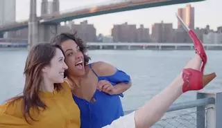 Американцы придумали туфли для селфи