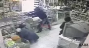 Двое парней ворвались в магазин и начали стрелять по посетителям в Жанаозене