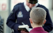 Двоих детей арестовали в Британии по подозрению в подготовке терактов