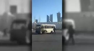 Микроавтобус сгорел в Астане