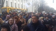 Участники "кредитного майдана" в Киеве перекрыли дорогу возле Рады