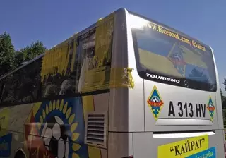 ФК "Тараз" оштрафован на полмиллиона тенге за нападение фанатов на автобус "Кайрата"