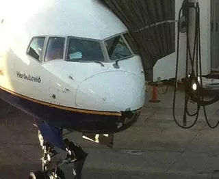 Молния пробила дыру в летевшем из Исландии в США самолете