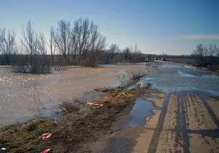 Ограничение движения из-за паводков введено на трассах в 4 областях Казахстана