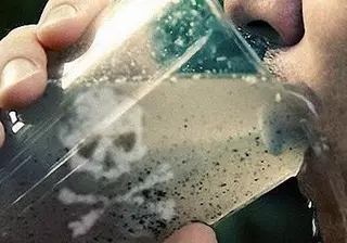 Распространителя слухов о грязной воде из-под крана в Караганде привлекут к уголовной ответственности