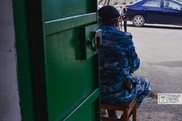 СОБР охраняет пункт раздачи гуманитарной помощи пострадавшим от паводков в Карагандинской области