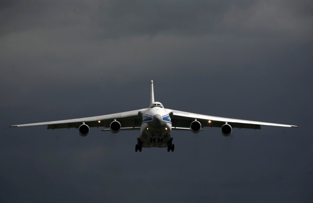Самолет АН-124. Фото © REUTERS