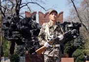 Почетный караул в память о погибших в ВОВ организовали волонтеры в Алматы