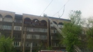 Многоэтажный дом горит в центре Алматы