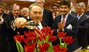 Тюльпаны "Президент Назарбаев" подарили Главе государства