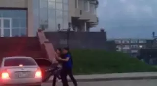 В Сети появилось видео кражи невесты в Шымкенте