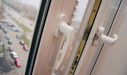 Двое детей выпали из окон многоэтажек за сутки в Астане
