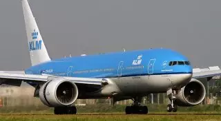 Самолет KLM совершил экстренную посадку в аэропорту Алматы