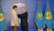 Президент распорядился повысить главу МВД РК в звании