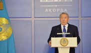 Назарбаев просит генералов не огорчать его
