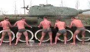 Голые кадеты исполнили откровенный танец на советском танке