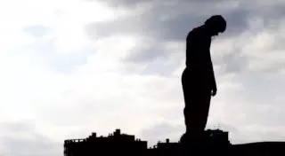 Мужчина пытался сброситься с моста в Астане из-за семейного конфликта