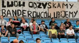 Польские фанаты на матче с Украиной пригрозили отобрать Львов