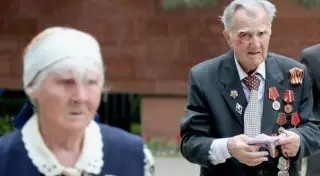 Инцидент с падением ветерана в парке Алматы прокомментировали в акимате